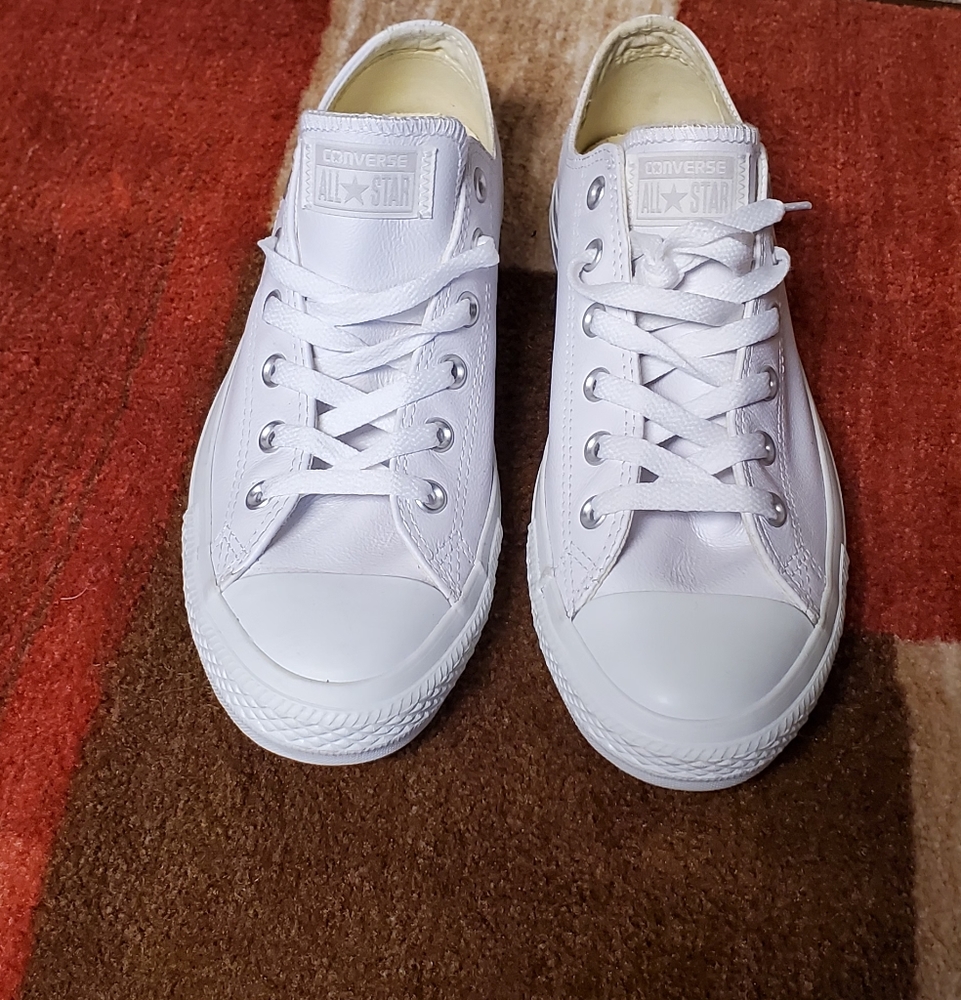 Converse - Chuck Taylor Leather Shoes (new)